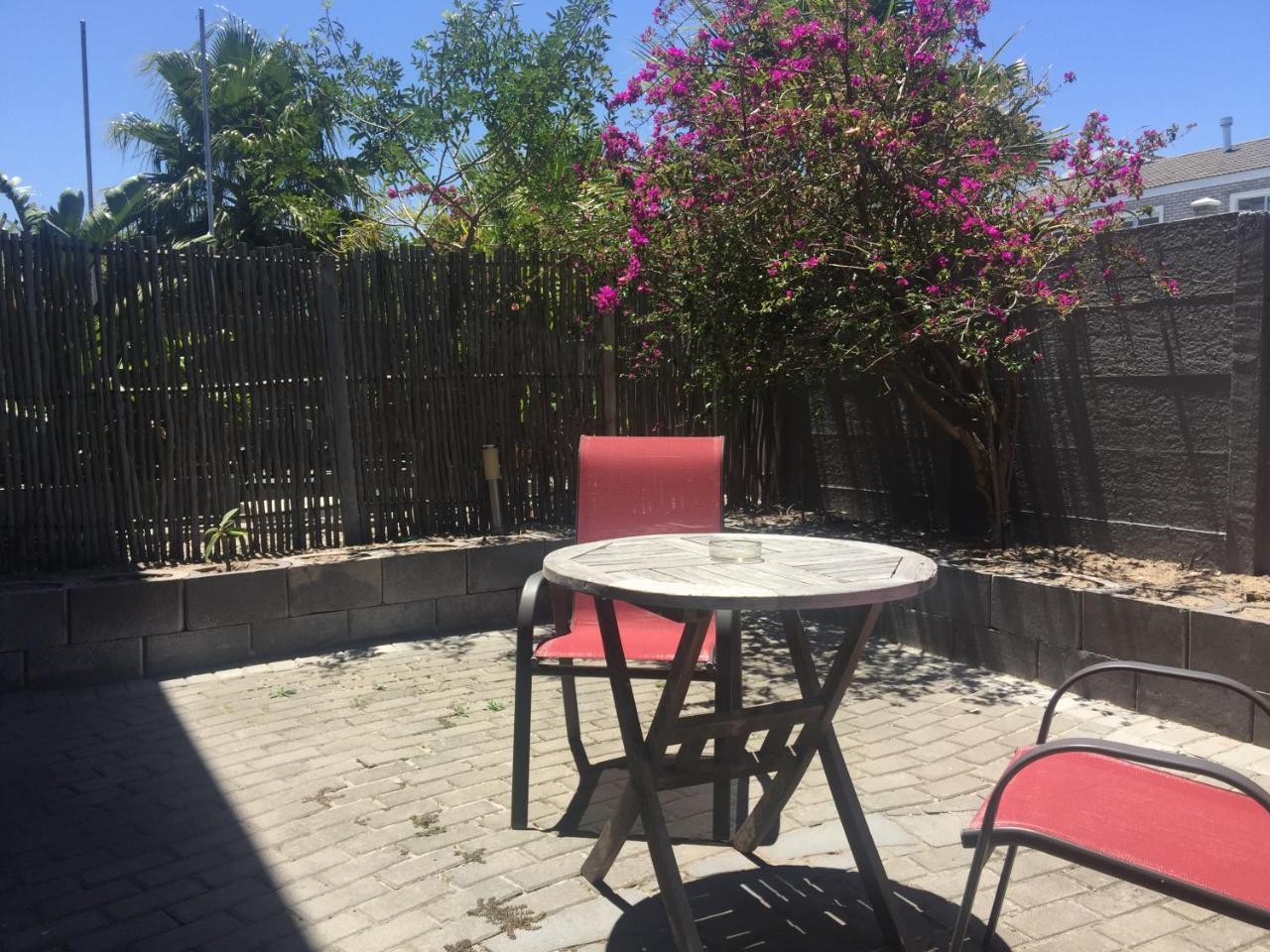 Capetown 4U Guesthouse โบลแบร์กสตรานด์ ภายนอก รูปภาพ